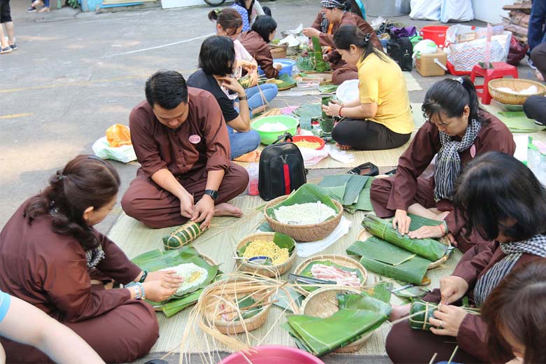 Ảnh gói và nấu bánh chưng, bánh tét 1